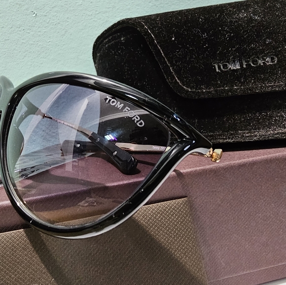 NIB TOM FORD Tammy TF770 01B Black Sunglasses - Picture 6 of 9